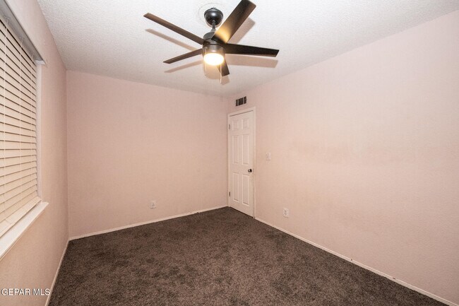 Building Photo - 11416 Lake Ozarks Dr