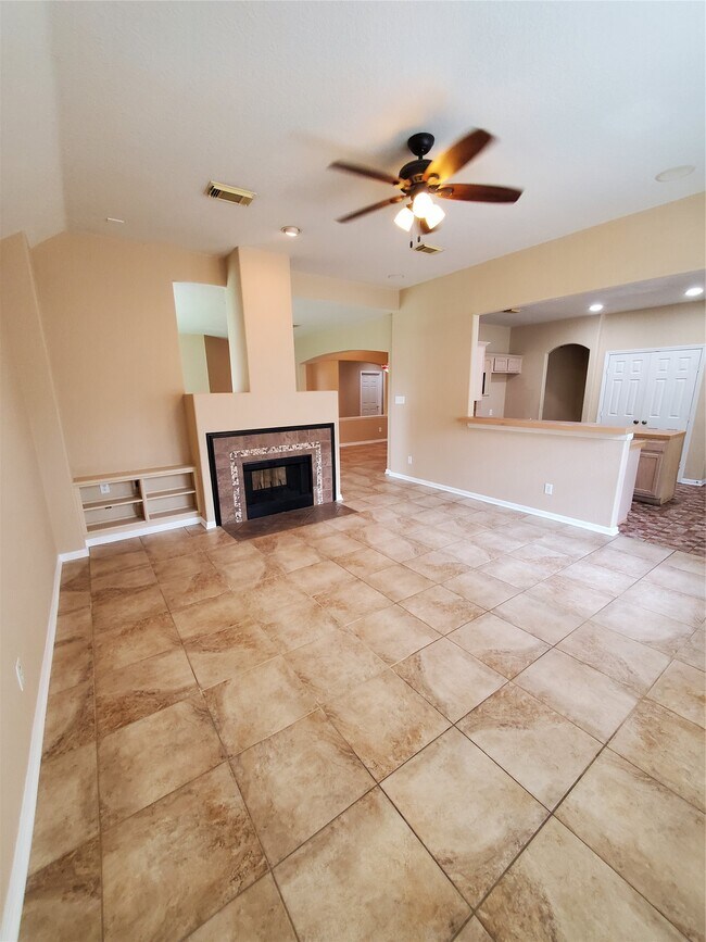 Building Photo - 2715 Falling Forest Ct