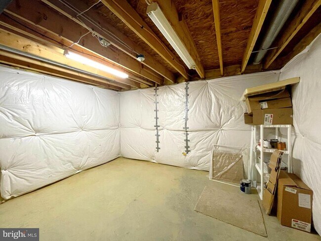 Building Photo - 20871 Freedom Run Dr