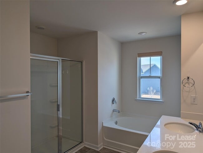 Building Photo - 10731 Claystone Dr