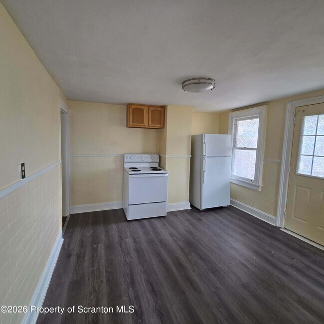 Building Photo - 114 N Hyde Park Ave