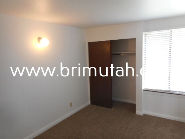 Building Photo - 292 100 E