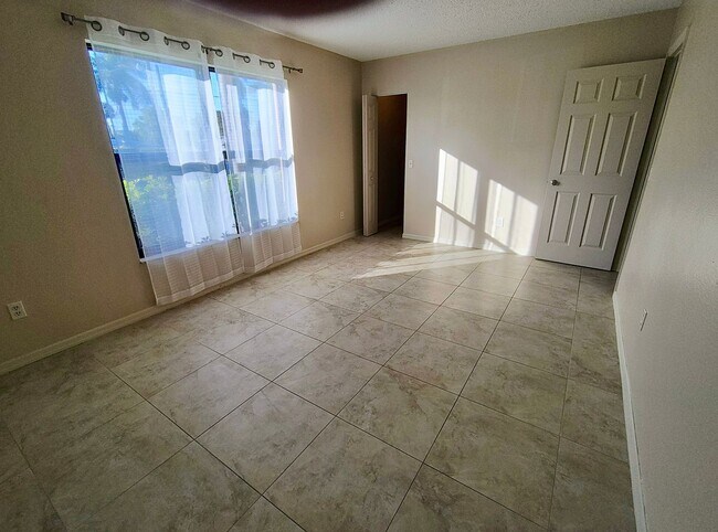 Building Photo - Charming Residence in a Prime Fort Myers Location