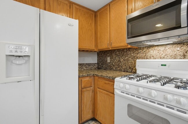 Building Photo - Beautiful 4 Bedroom Home with a Pool in Whitney Ranch!