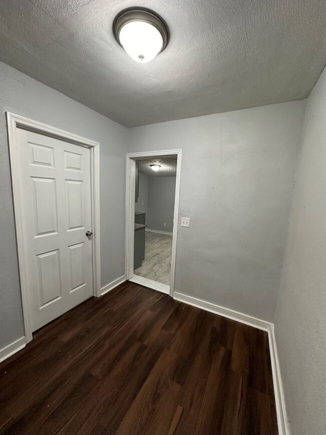 Building Photo - All Brick 4 bedroom 2 bath Northside Rental!