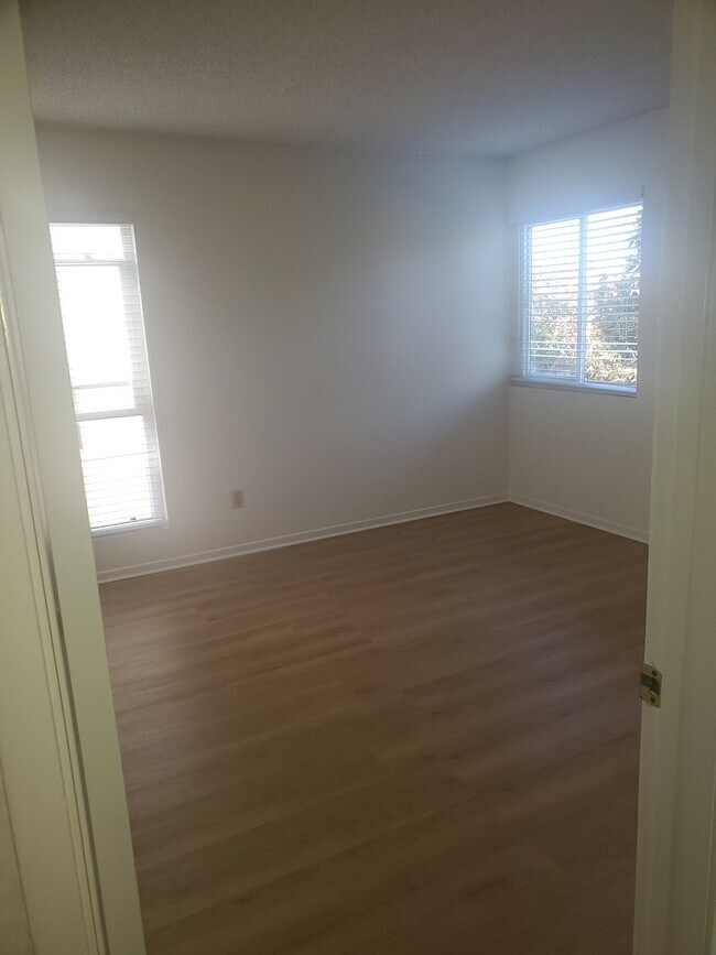 Building Photo - 3704 Promontory St