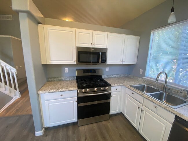 Building Photo - Beautiful 4 Home In Cottonwood area of Parker