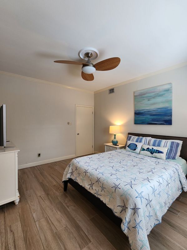 Building Photo - 206 W Red Snapper St