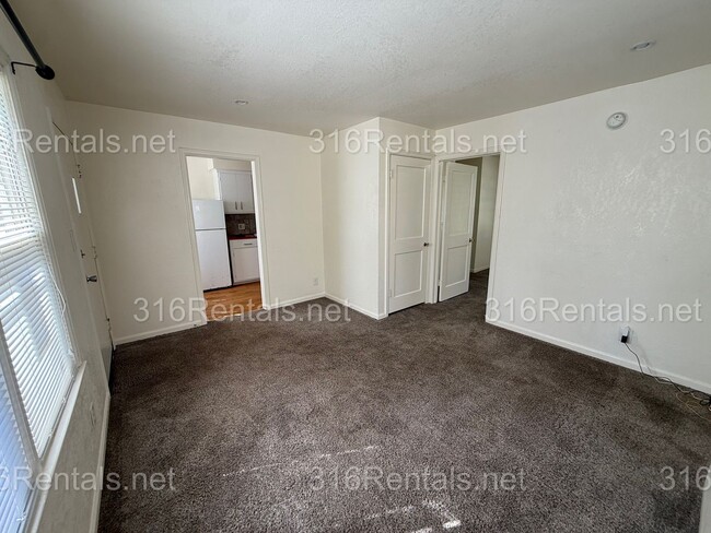 Building Photo - 847 S Terrace Dr
