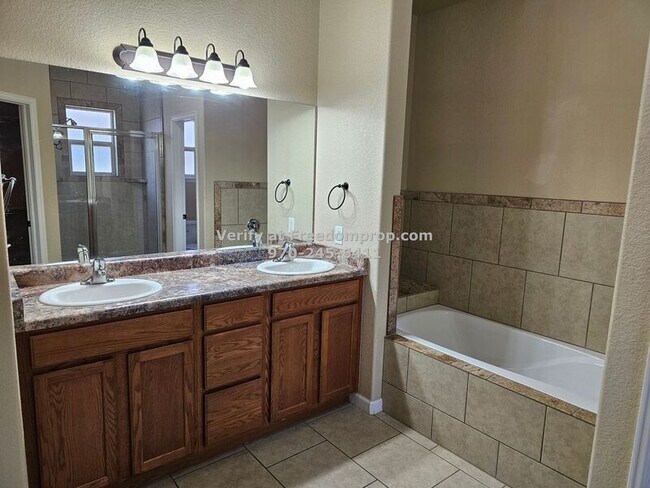 Building Photo - 2482 Wolcott Ave