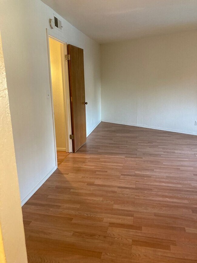 Building Photo - 975 Murrieta Blvd