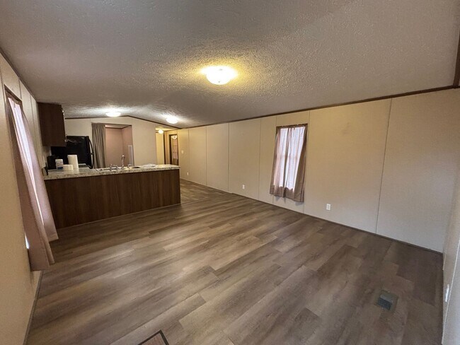 Building Photo - Adorable!