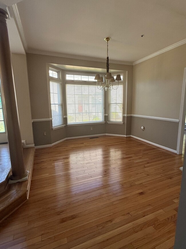 Building Photo - 2037 Woodshade Ct