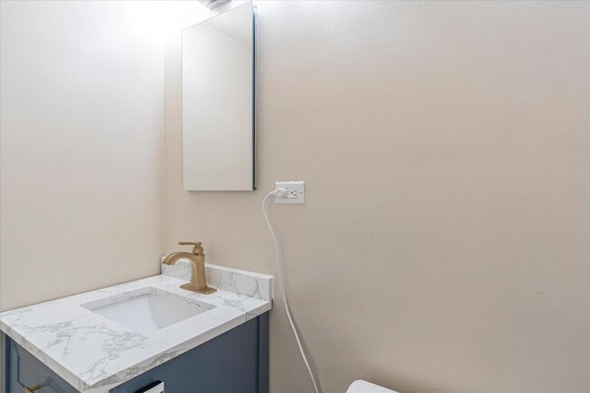 Building Photo - 2036 Center Rd