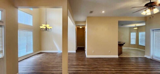 Building Photo - Offering First two weeks free for approved applicant