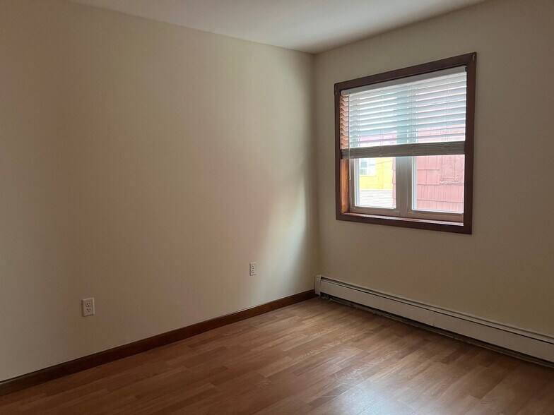 Building Photo - 1077 E Jersey St