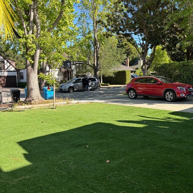 Building Photo - 1031 Almanor Ave