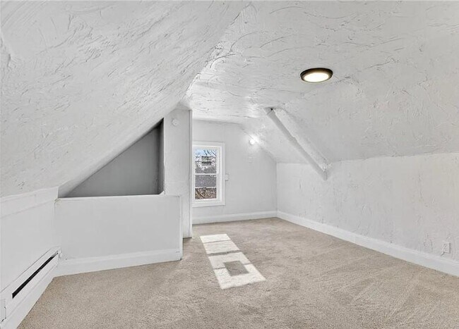 Building Photo - 9418 Parkview Ave