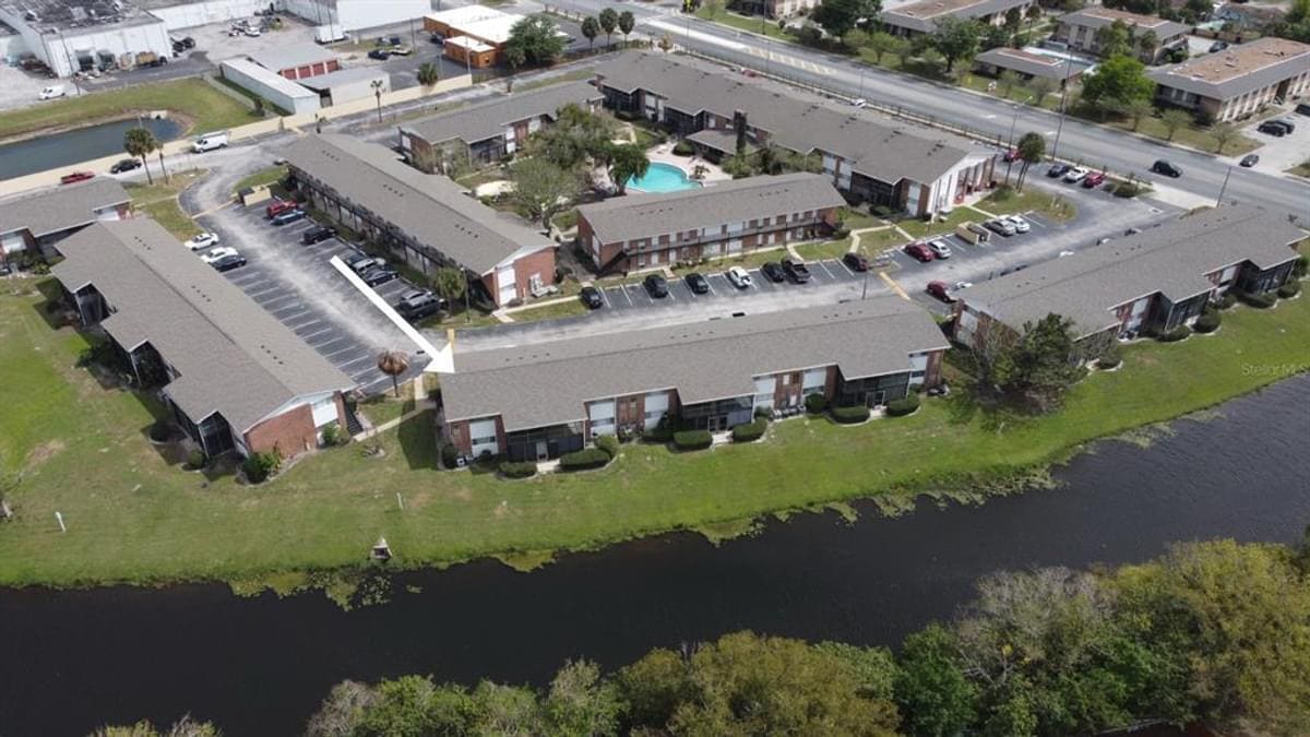 Building Photo - 809 W Lancaster Rd