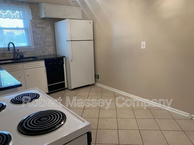 Building Photo - 2904 Abigail Dr