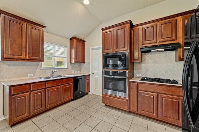 Building Photo - 49 White Magnolia Cir