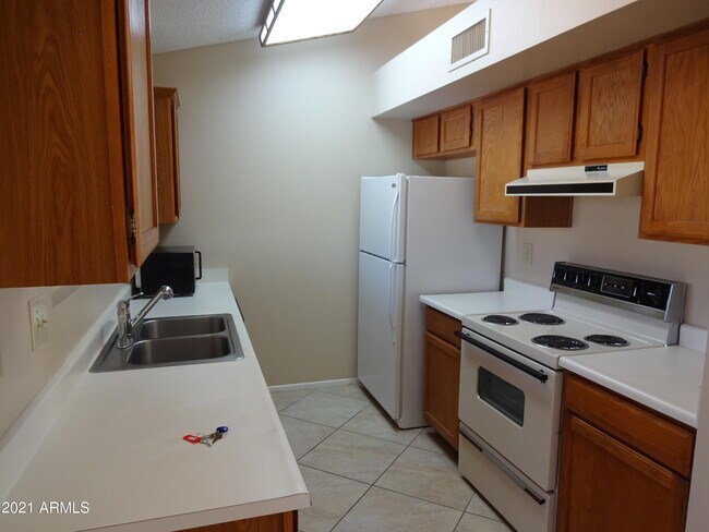 Building Photo - 13722 W Gable Hill Dr