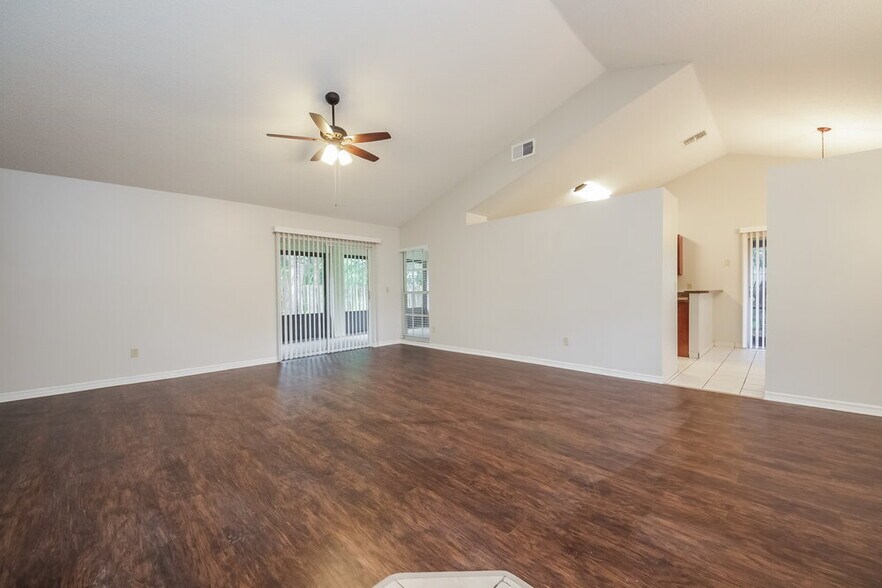 Building Photo - 711 White River Dr