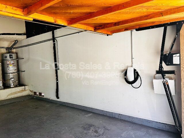 Building Photo - 2204 Plaza De Las Flores Plz