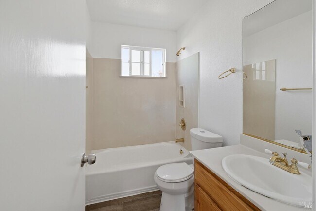 Building Photo - 712 Daniels Ave