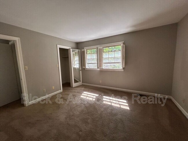 Building Photo - 640 Rugby Row