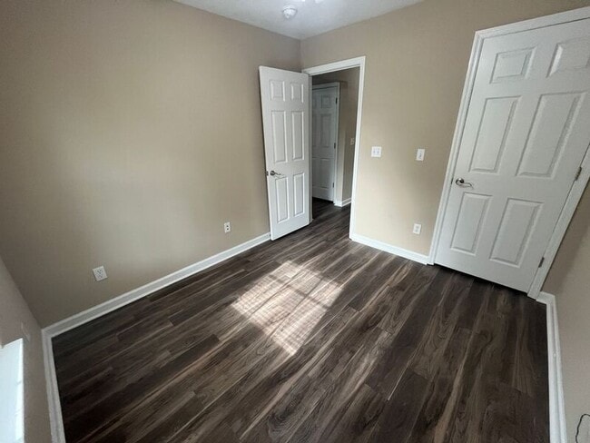 Building Photo - 60 Mineola Ave