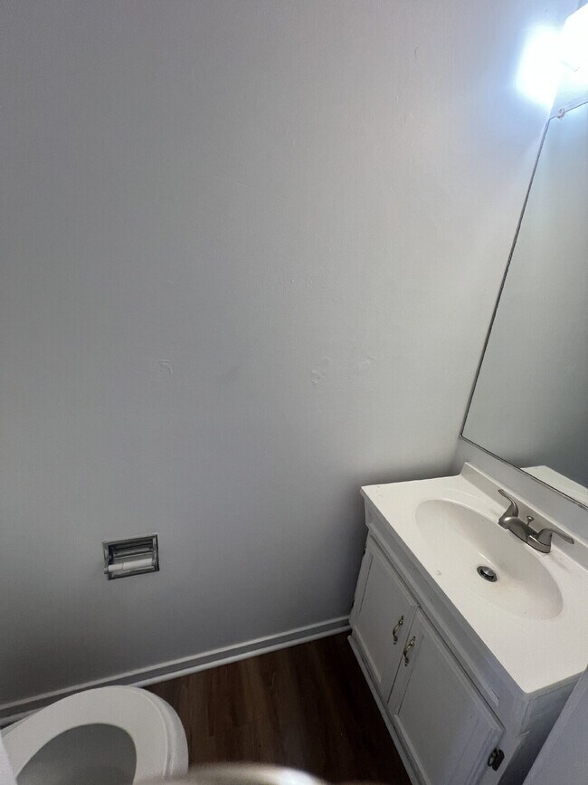 Building Photo - Charming 3-Level Townhome in Prime North Stafford Location