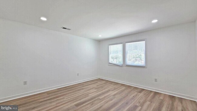 Building Photo - 1712 Mt Vernon Ave