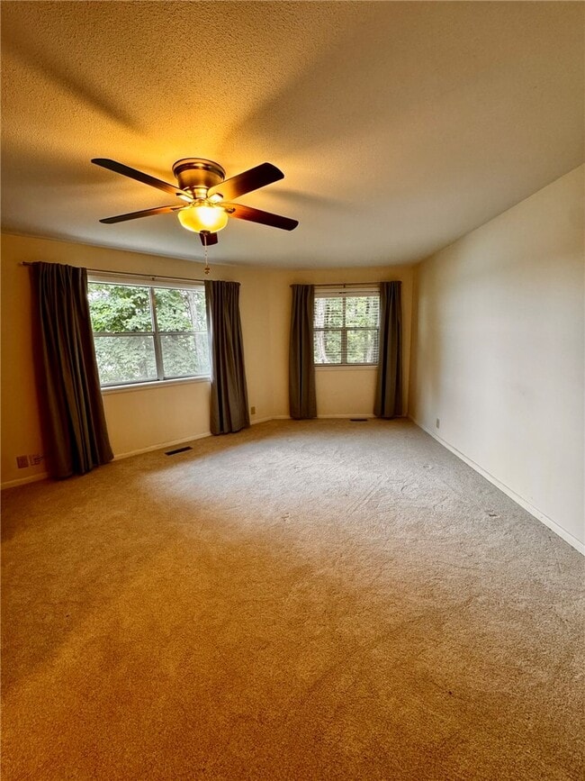 Building Photo - 15344 Dutchmans Dr
