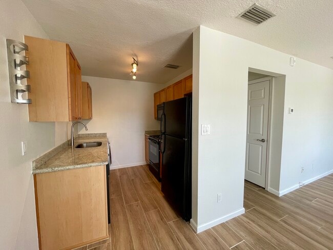 Building Photo - 5011 Starfish Dr SE