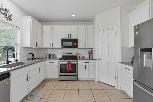 Building Photo - 305 Olmos Dr