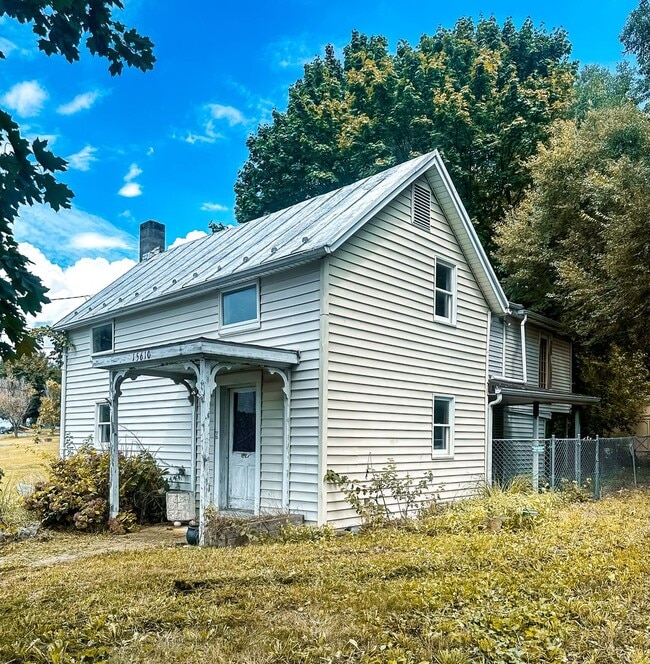 Building Photo - Handyman Special! Rent or Rent-to-Own – 3 Bedroom, 2 Bath House with a Spacious Yard