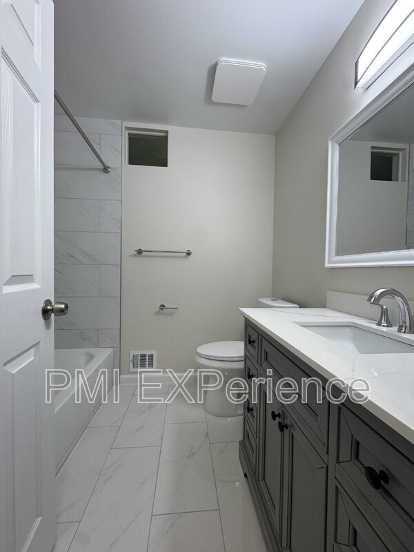 Building Photo - 6405 Roberts Dr