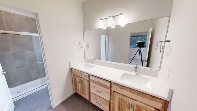 Building Photo - Start The New Year In Style! Discover the Elegance of this beautiful 3-bedroom Townhome!