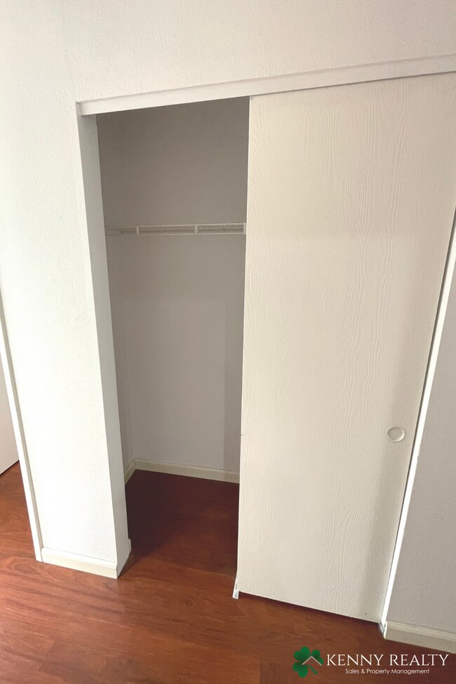 Building Photo - Spacious Six Bedroom, Three Bathroom Home ...