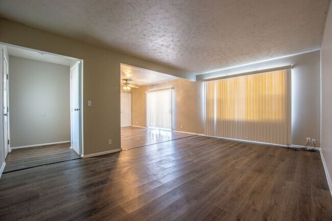 Building Photo - Ranch Style 4 Bedroom / 1.5 Bath Home