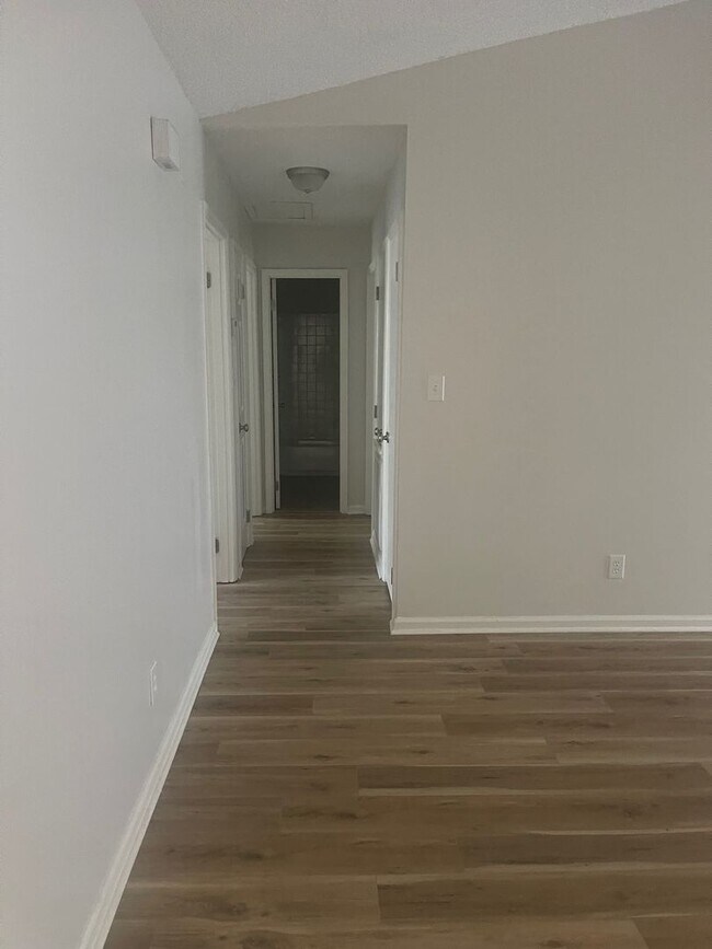 Building Photo - 133 Seminole Ave