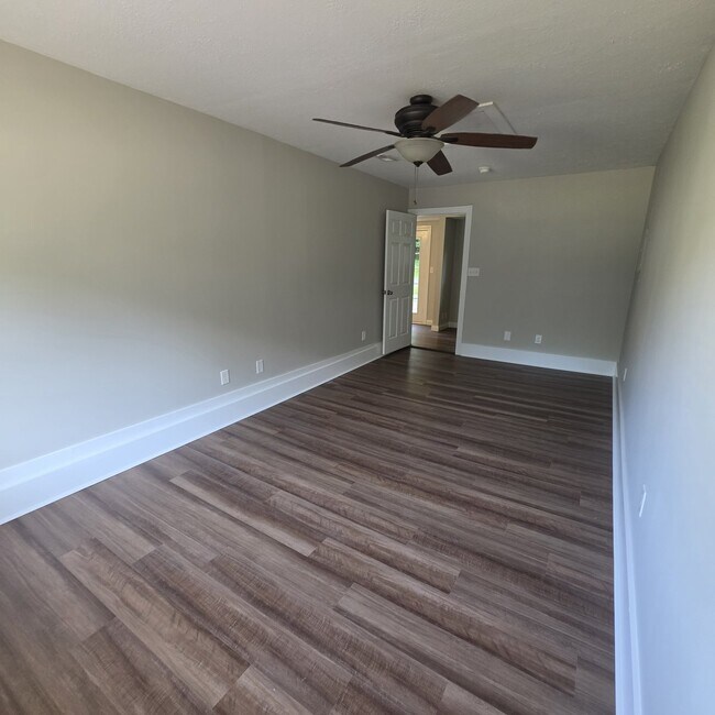Building Photo - *Coming Soon!!*724 Winding Way Recently Renovated 4BR, 1 BA House in Union Township*