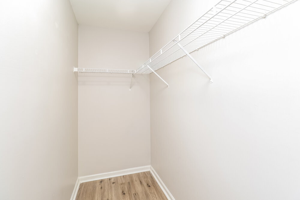 Building Photo - 518 White Oak Ln