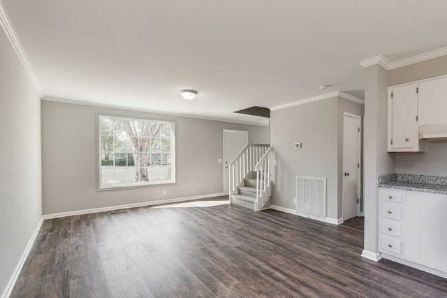 Building Photo - 1311 Mini Ct N