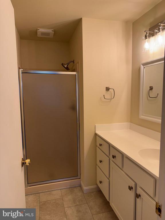 Building Photo - 168 VALLEY GREENE Cir