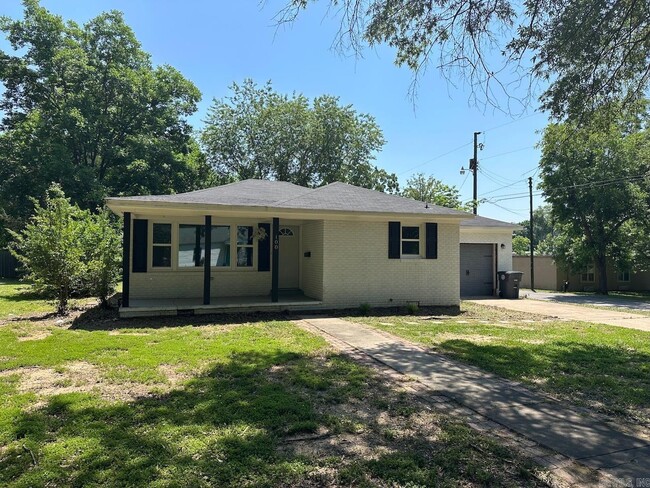 Primary Photo - 100 N Olive St