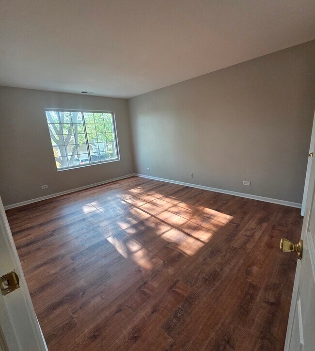 Building Photo - 407 Trenton Ct