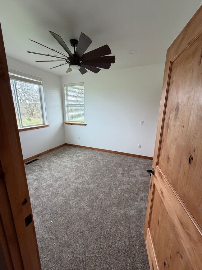 Building Photo - 3 bedroom 2 bath custom home