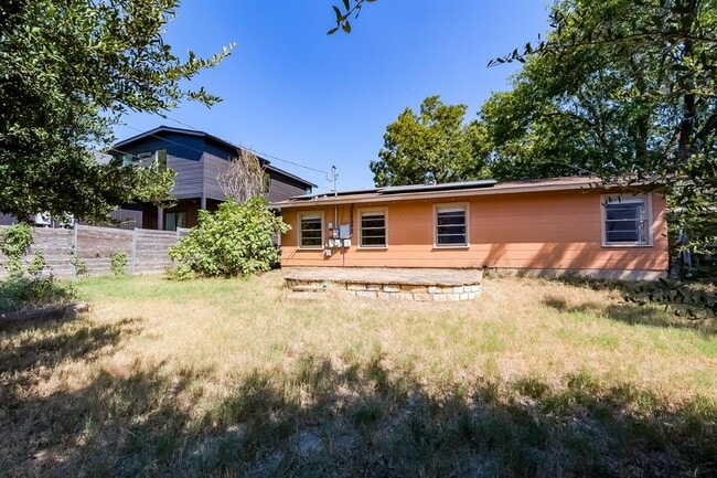 Building Photo - 501 Krebs Ln